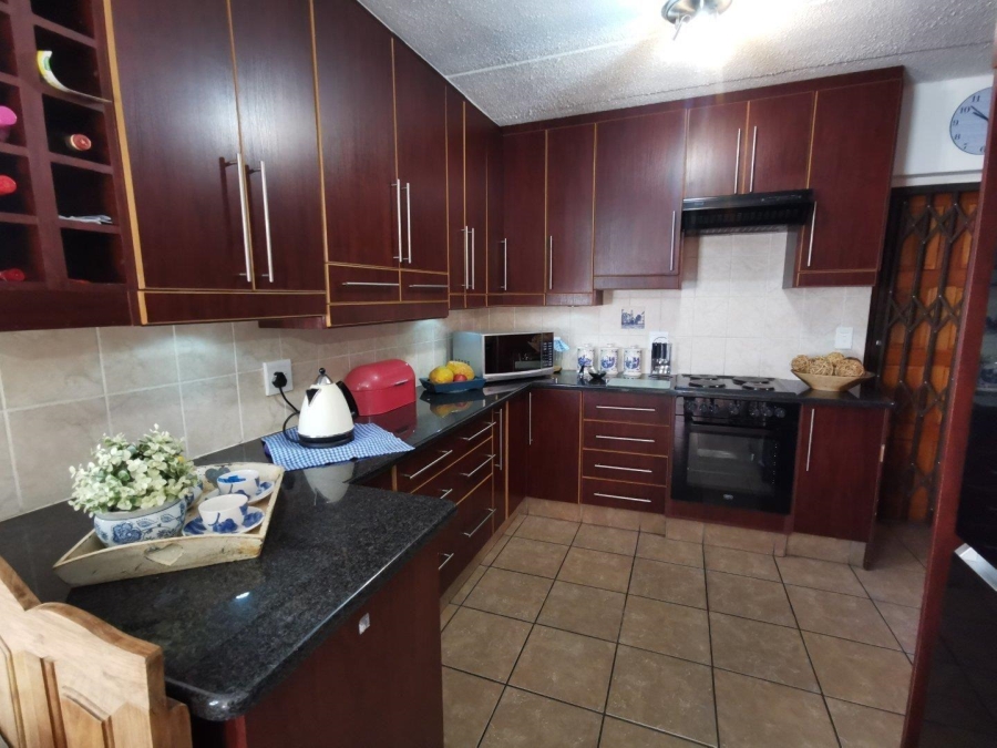 3 Bedroom Property for Sale in Van Der Hoff Park North West